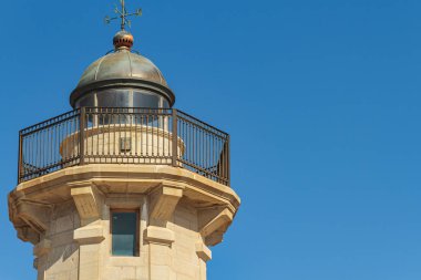 bir deniz feneri kubbe ön planda