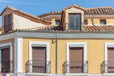 eski tavan arası ve modern daireler