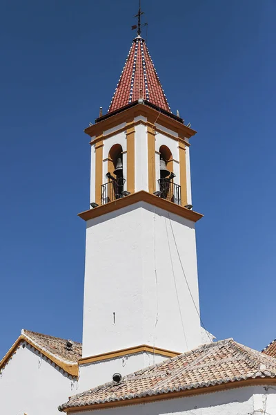 Дзвіниця церкви Непорочного зачаття в іспанських мудрецях — стокове фото