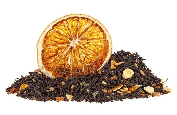 白い背景のオレンジ フルーツの香り豊かな紅茶の山 — ストック写真
