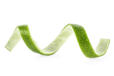 Beyaz bir arka plan üzerinde izole limon kabuğu. Vitamini C.