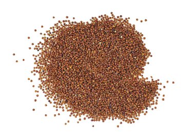 Kırmızı quinoa tohumlar üzerinde beyaz arka plan, üstten görünüm.
