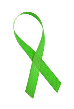 Beyaz bir arka plan üzerinde izole yeşil farkındalık şerit