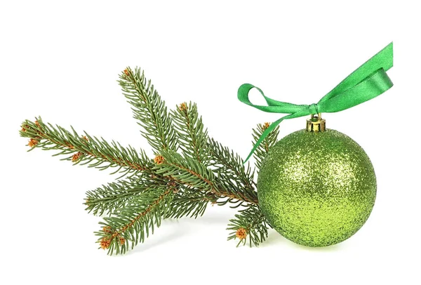 Χριστουγεννιάτικο Δέντρο Υποκατάστημα Μπάλα Διακόσμησης Λευκό Φόντο — Φωτογραφία Αρχείου
