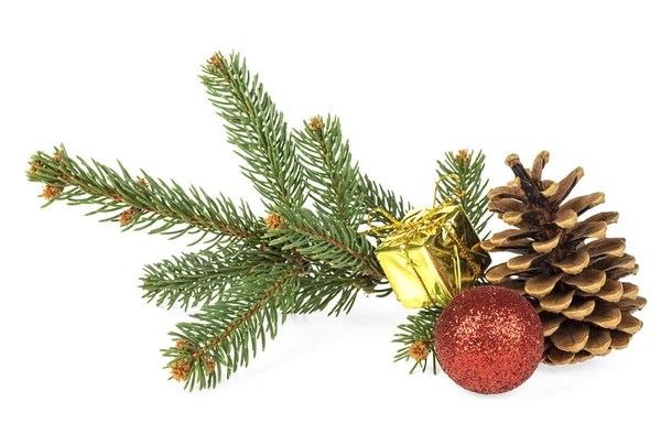 Noel Dekorasyon Beyaz Arka Planda Köknar Ağacı Dalı Çam Kozalağı — Stok fotoğraf