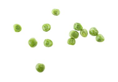 Yeşil bezelye beyaz bir arka planda üstten görünüm.