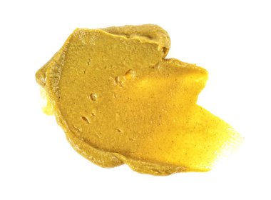 Hardal sosu. Hardal beyaz bir arka plan üzerinde sıçrama. 