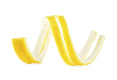 Beyaz bir arka plan üzerinde taze limon kabuğu