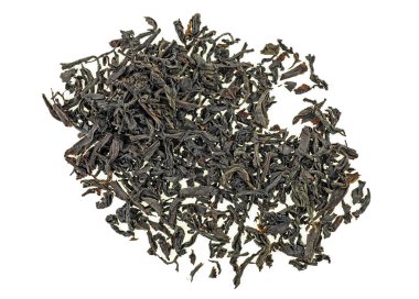 Beyaz arkaplanda kuru çay yaprakları