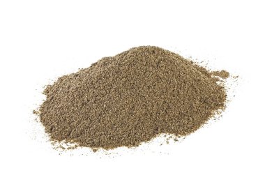 Doğal kara biber baharat toz, beyaz arka plan.