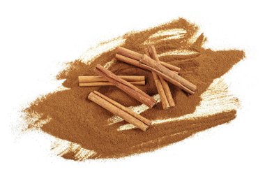 Beyaz bir arka plan üzerinde zemin tarçın ve tarçın çubukları