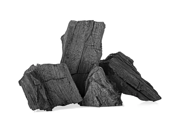Carvão natural de madeira isolado sobre um fundo branco. Madeira dura — Fotografia de Stock