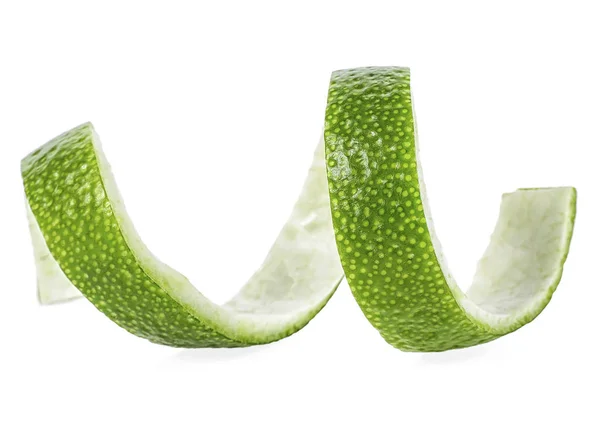 Fräsch limeskal isolerad på en vit bakgrund. Lime twist. Lime — Stockfoto