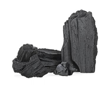 Doğal ahşap kömür beyaz bir arka plan üzerinde izole. Sert ağaç 