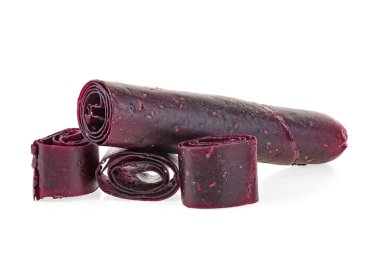 Meyve pastille dilimleri beyaz bir arka plan üzerinde izole. Meyve rulo