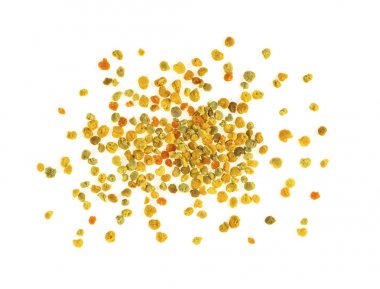 Bal arısı poleni beyaz bir arkaplanda izole edilmiş, üst görünüm.