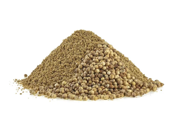Pilha de sementes de coentro e pó isolado em um backgroun branco — Fotografia de Stock