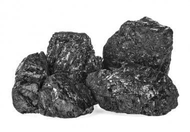 Beyaz arkaplanda izole edilmiş kömür yığını