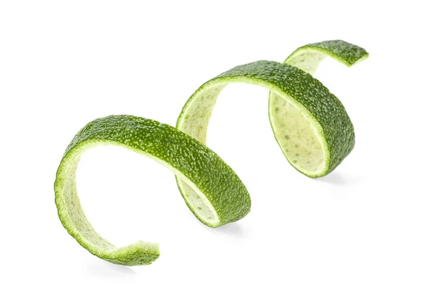 Peau de citron vert isolée sur fond blanc. Vitamine C . — Photo