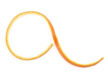 Beyaz bir arka planda üstten görünüm tek portakal kabuğu.