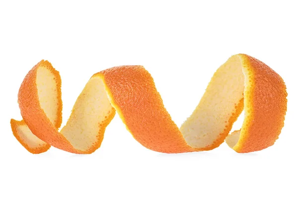 Spirálovitá oranžová kůra na bílém pozadí. Vitamín C. — Stock fotografie