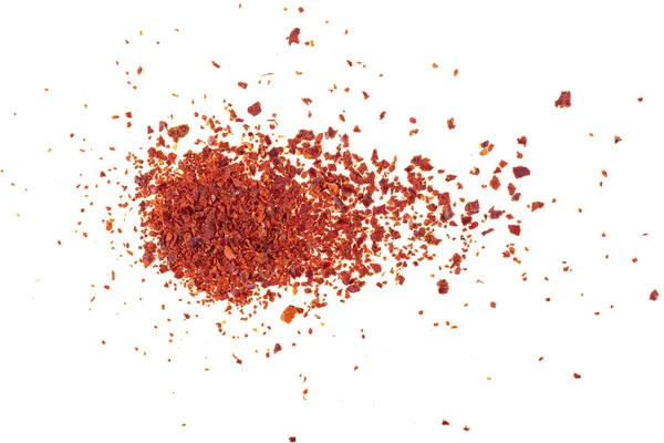 Detailní záběr rozdrcené červené chilli papričky vločky izolované na whi — Stock fotografie