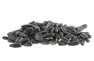 Beyaz arka planda izole edilmiş siyah ayçiçeği tohumları.