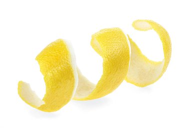 Beyaz arka planda izole edilmiş taze olgun limon kabuğu. Limonlu. Limonlu. Citron.