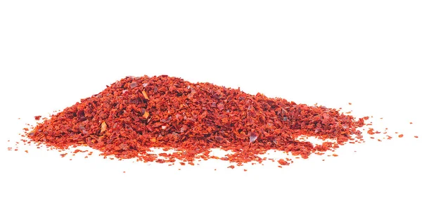 成堆的红辣椒片在白色背景上被分离出来 碎红辣椒 — 图库照片