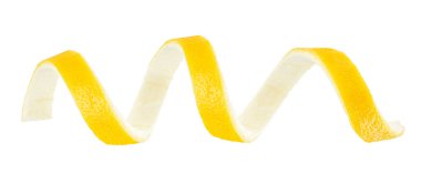 Beyaz arka planda izole edilmiş limon kabuğu sarmalı. Limonlu. Limon kabuğu.