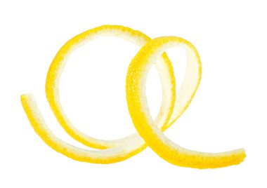 Limon kabuğu ya da limon kabuğu beyaz arka planda izole edilmiş. Spiral dilimlenmiş limon derisi.