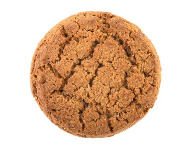 Beyaz arkaplanda yulaflı kurabiye, üst görünüm.