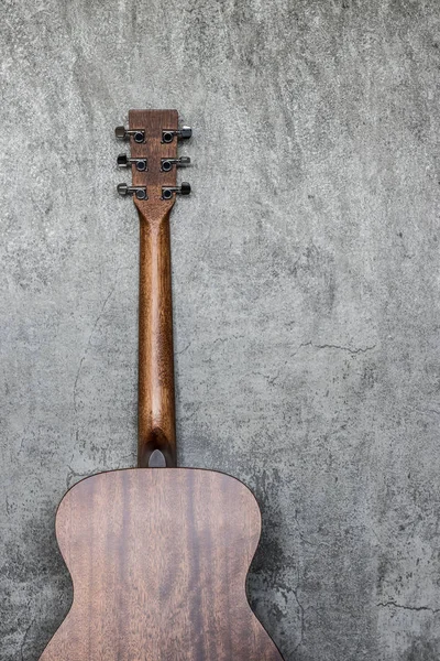 Akustik Gitar Çimento Duvara Yaslansın Arkası — Stok fotoğraf
