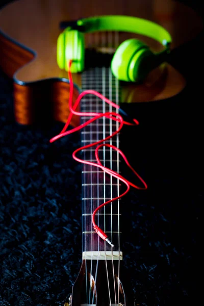 Zöld Fejhallgató Piros Audio Kábel Akusztikus Gitár Hangsúly Csatlakozó Zenei — Stock Fotó