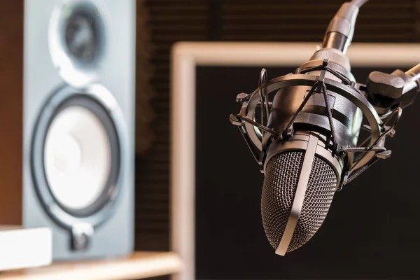 Studio Condenser Microphone Loudspeakers Monitor Recording Concept Music Background — Stock Photo, Image