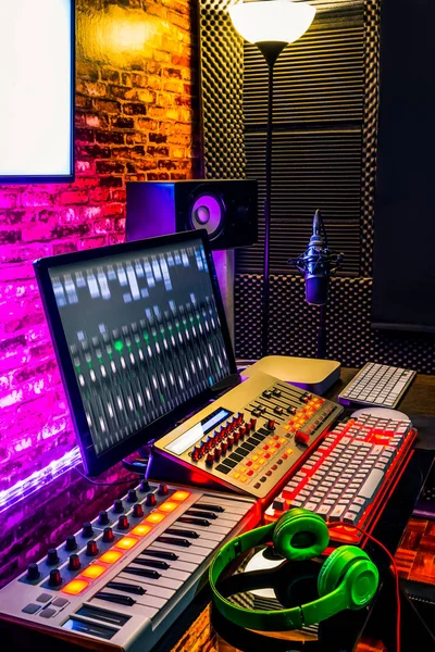 recording, broadcasting, sound editing, post production equipment in studio