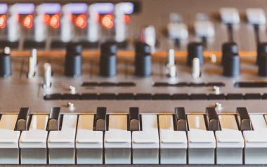 analog synthesizer klavye, alan sığ bölümü