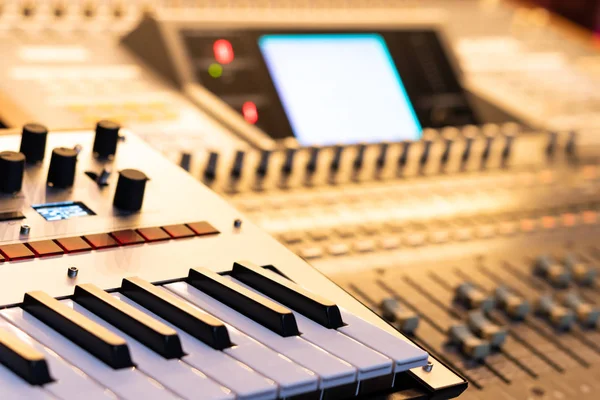 Keyboard Synthesizer Digital Audio Mixing Console — Stock Photo, Image