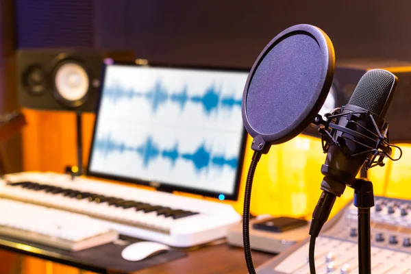 Microfone Gravação Radiodifusão Edição Estúdio — Fotografia de Stock