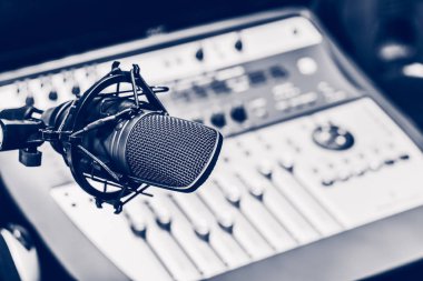 mikrofon kayıt, yayın, düzenleme stüdyosu