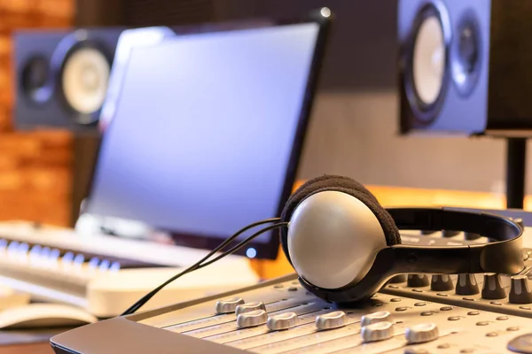 Headphone Mixing Console Recording Studio — Stock Photo, Image