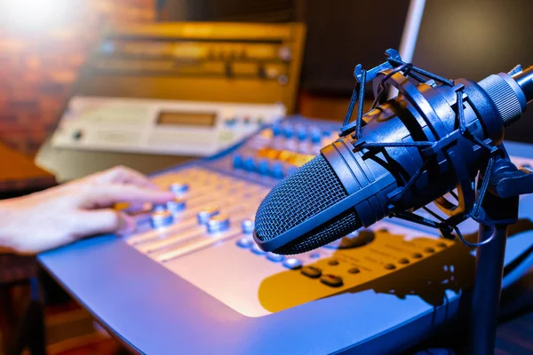 Microphone Dans Radiodiffusion Studio Enregistrement — Photo