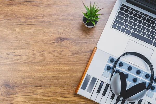 Midi Keyboard Headphone Laptop Computer Wooden Desk Music Background Home Royalty Free Stock Images