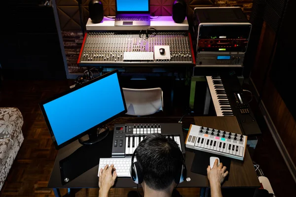 Back Asian Producer Sound Engineer Working Recording Broadcasting Studio — Stock Photo, Image