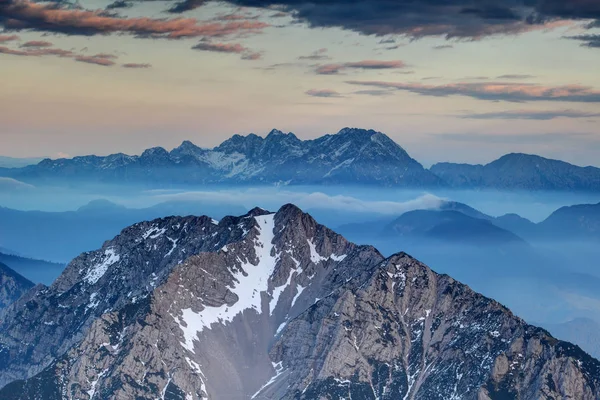 Haze Ostry Grzbietami Pasm Górskich Karawanki Kamnisko Savinjskie Alpe Jesienią — Zdjęcie stockowe