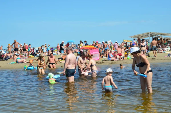 stock image Anapa, Russia, July, 16, 2017. A lot of people on the city beach in the place where the river Anapka flows into the Black sea in Anapa