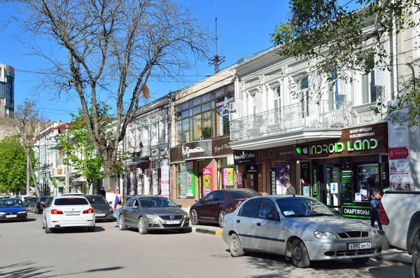 Simferopol Nisan 2017 Kırım Simferopol Serov Sokakta Park Edilmiş Arabalar — Stok fotoğraf