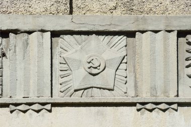 Simferopol, 27 Nisan 2017. Kırım binalardan birinde Sovyet döneminin semboller Tıp Üniversitesi Devlet. S. Georgievsky Simferopol Lenin Bulvarı