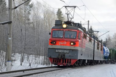 Arkhangelsk region, Rusya Federasyonu, Şubat, 15, 2018. Yük treni kış, Rusya, Arkhangelsk bölgesi trenle hareket