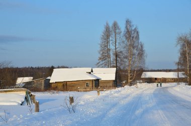 Rusya, Arkhangelsk bölgesi, Plesetsk İlçesi, Voznesenskaya köyü. Eski ahşap evler